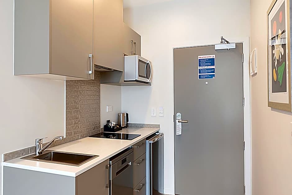 Ramada Suites Victoria Street West