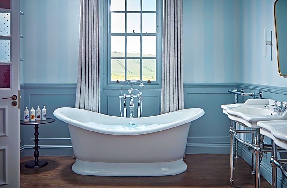 Moonfleet Manor - A Luxury Family Hotel