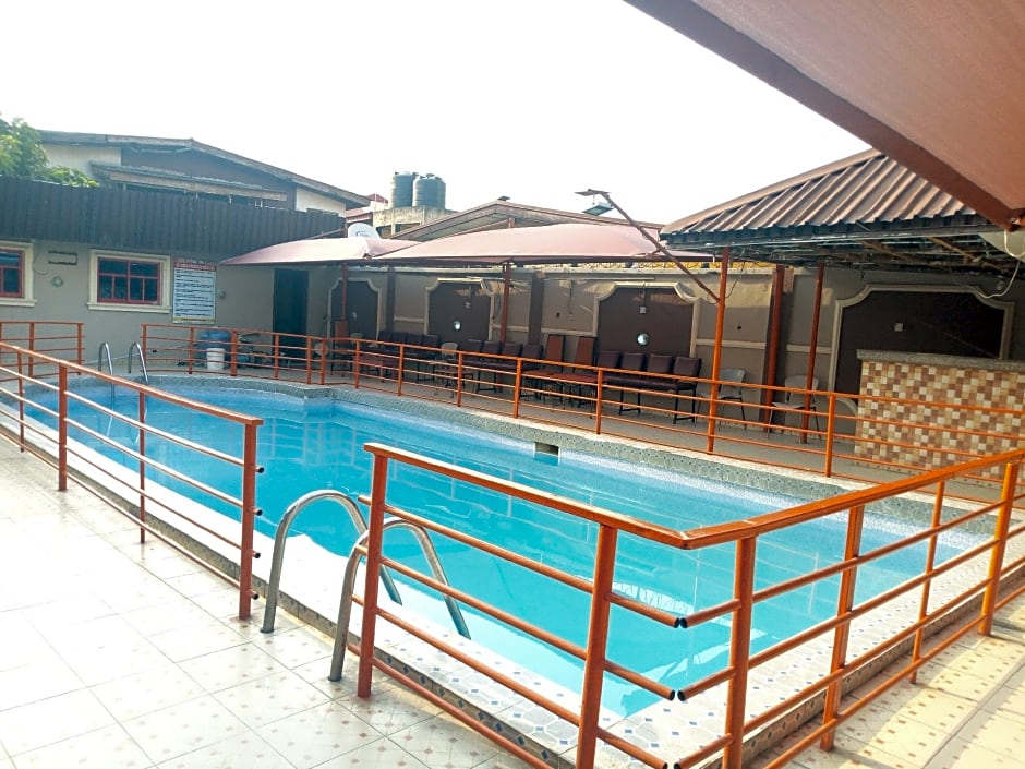 Aquatic Suites & Lounge