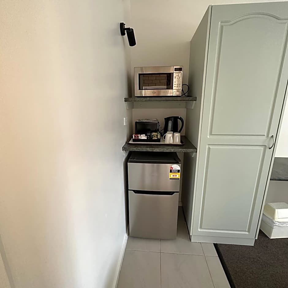 SHEPPARTON MOTOR INN Tudor House Motel