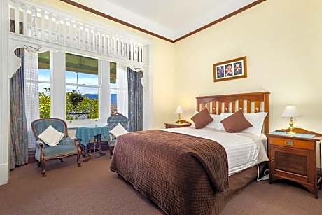 Queen Room with Mountain View