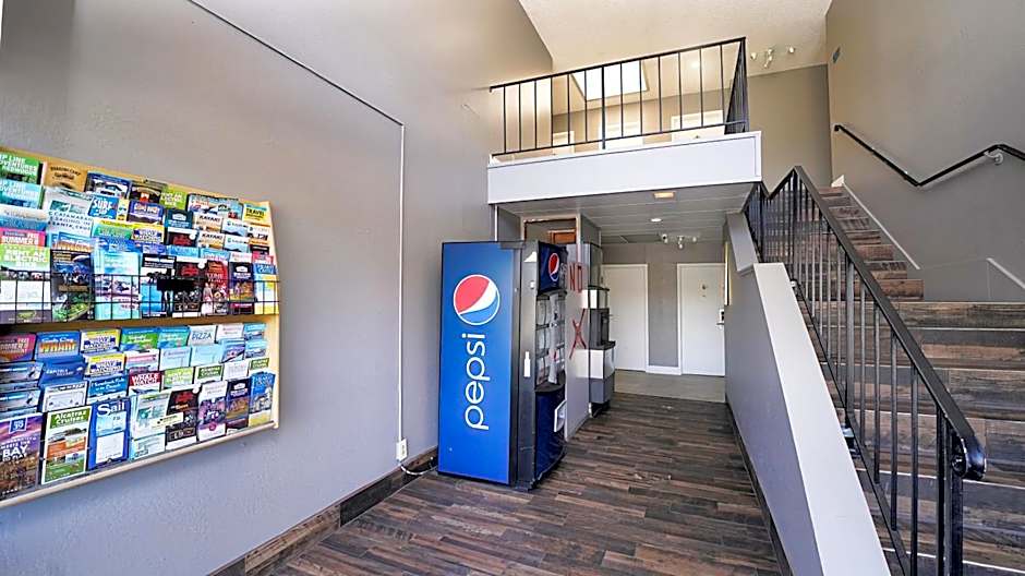 SeaSide Inn & Suites