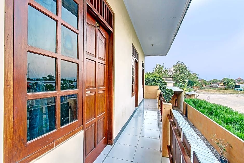 SPOT ON 93007 Guest House Lestari