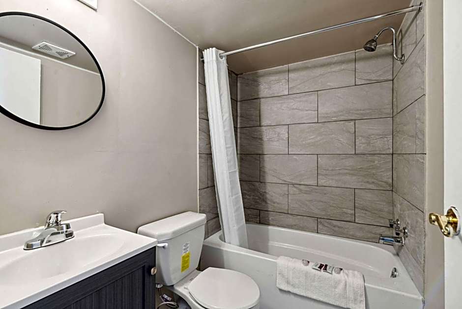 Super 8 by Wyndham Millbury/Toledo