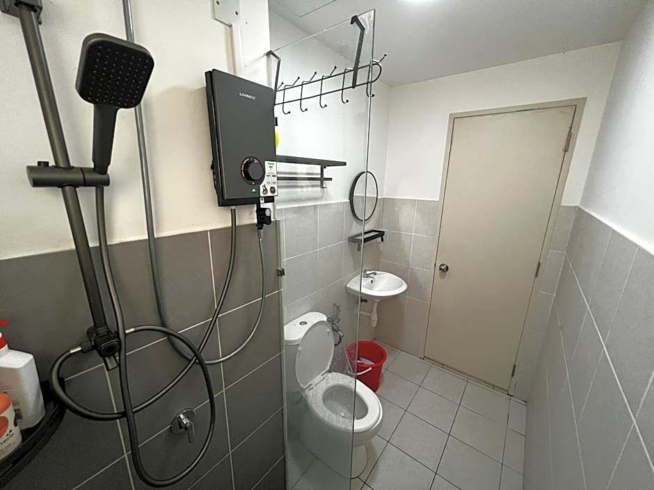 Casa D'Faiz Alanis near KLIA pool olympic size