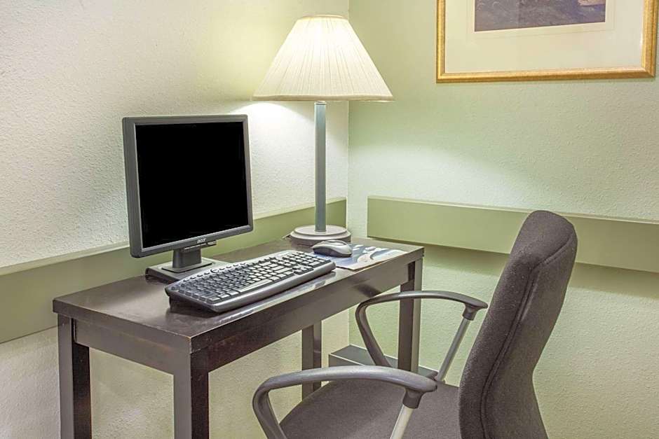 Super 8 by Wyndham Truro NS