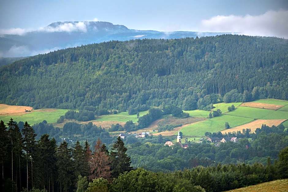 Zamek Sarny - Schloss Scharfeneck