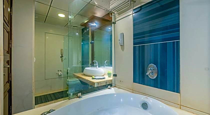 Aura Hotel