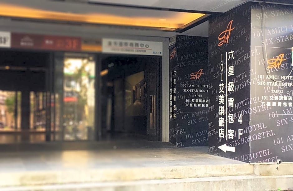 Amici Hotel Six Star Hostel
