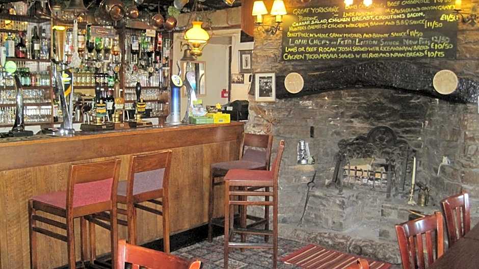 OYO Rose & Crown Hotel