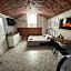 UNDERGROUND Jacuzzi Rooms