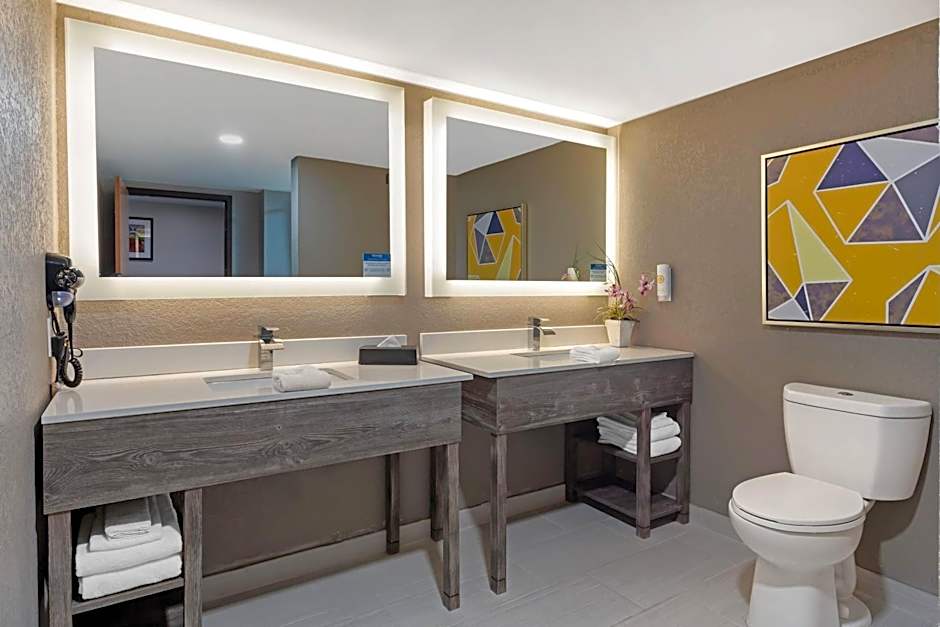 Comfort Inn & Suites Greenville Near East Carolina University