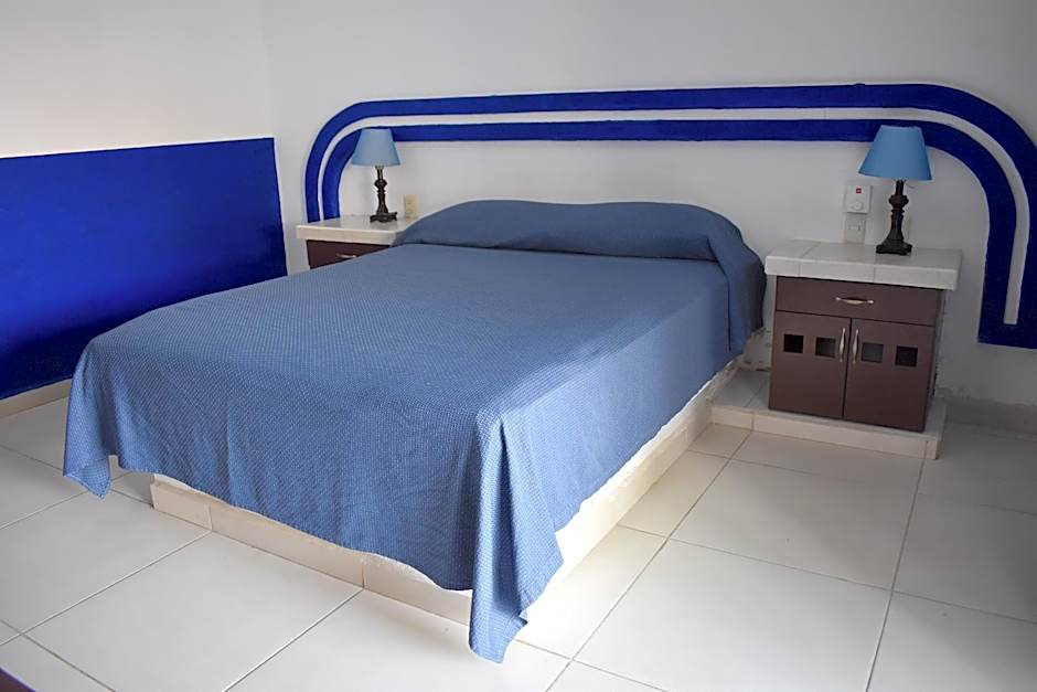 Hotel Plaza Almendros