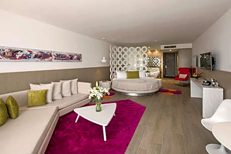 Honeymoon Suite (Adults over 18 years old only)