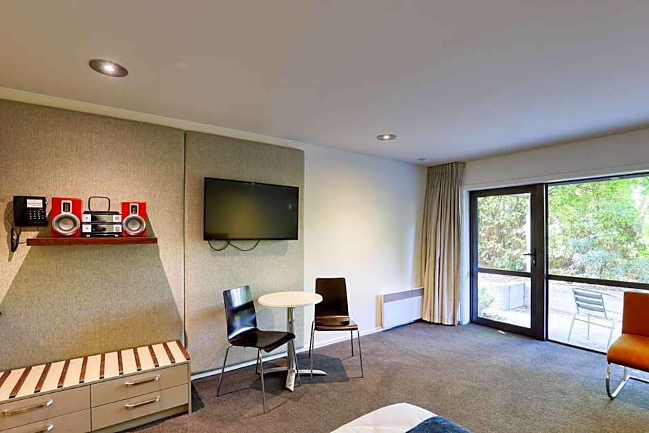 Garden Court Suites & Apartments