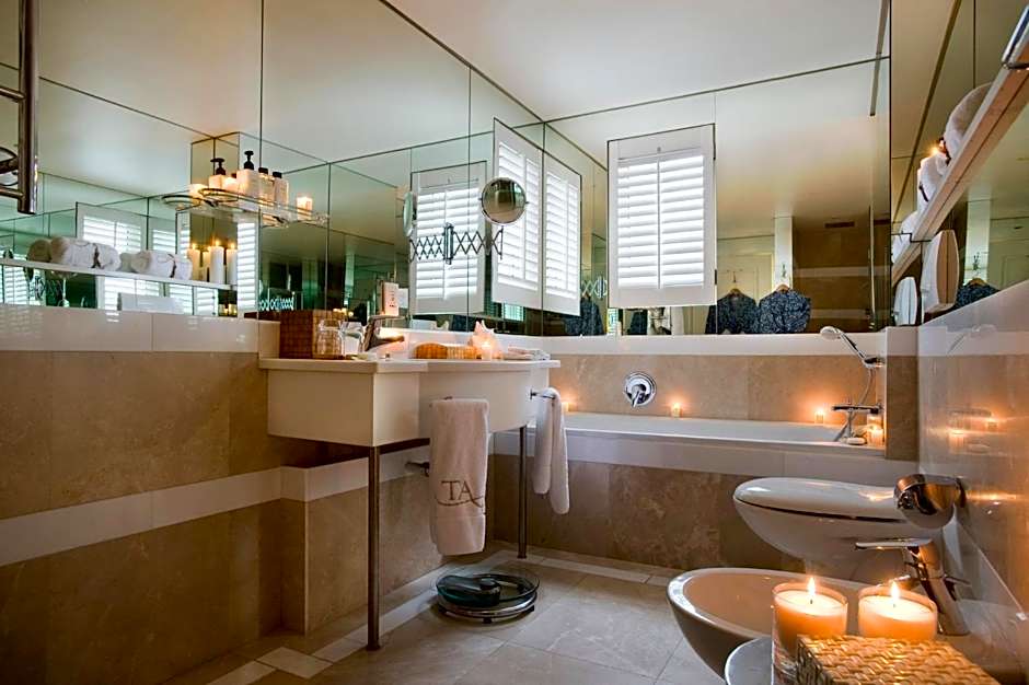 Twelve Apostles Hotel & Spa