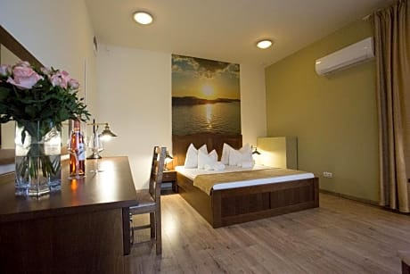 Viktor Bor- és Vendégház****