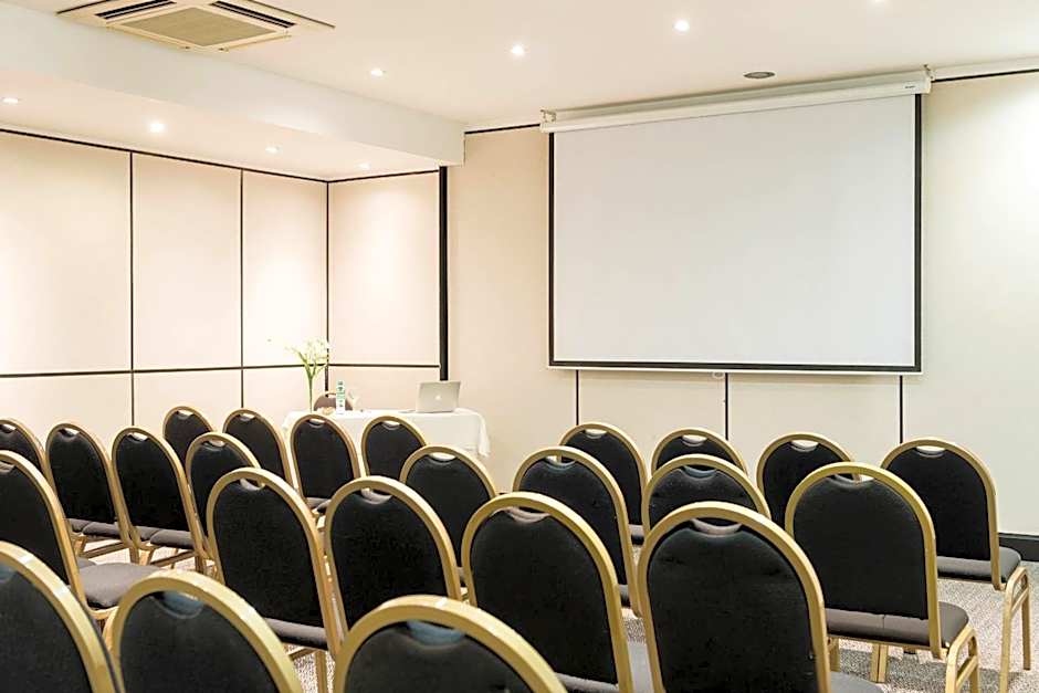 Loi Suites Recoleta Hotel
