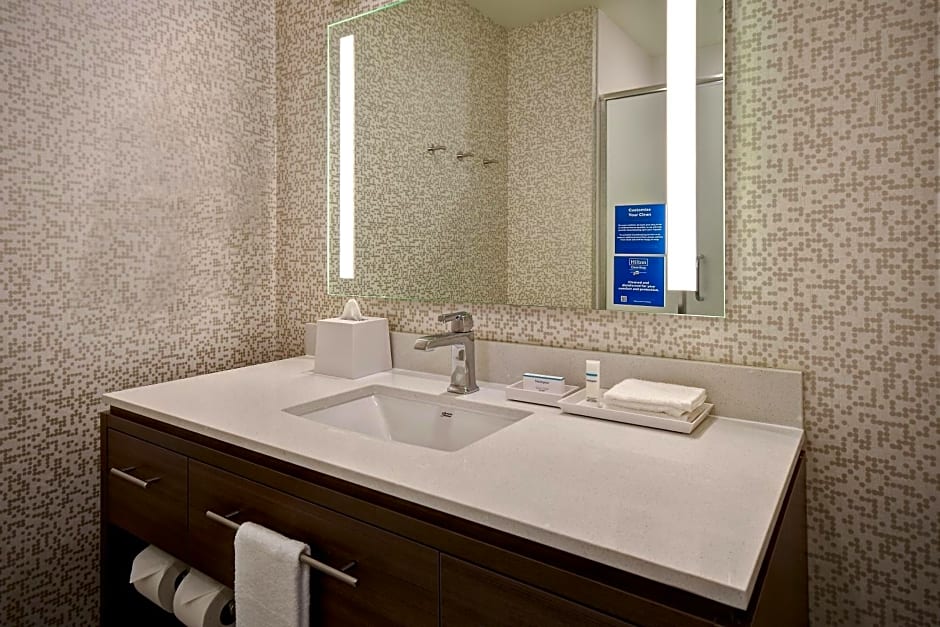 Hampton Inn & Suites Las Vegas Convention Center - No Resort Fee