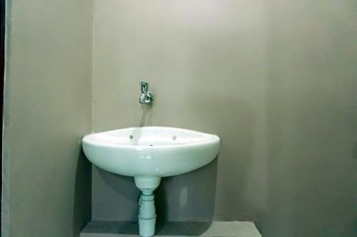 RedDoorz Syariah near Alun Alun Blitar