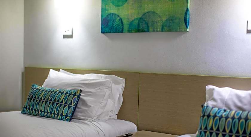 Nightcap at Skyways Hotel