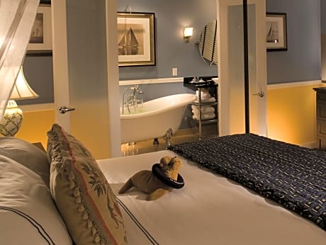 Marina Side Guestroom, 1 King Bed