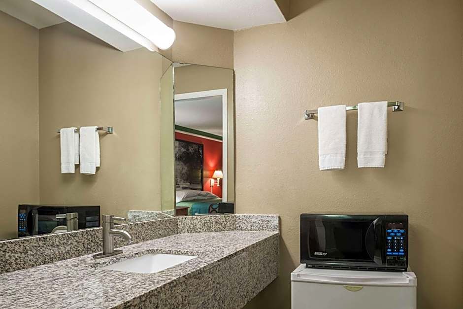 Super 8 by Wyndham Little Rock/Otter Creek