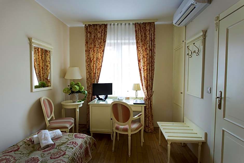 Villa Estera - Hotel & Restauracja