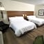 Holiday Inn Express & Suites Lincoln Airport, an IHG Hotel