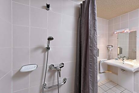 Standard Room - 1 Double Bed 2 Single Beds