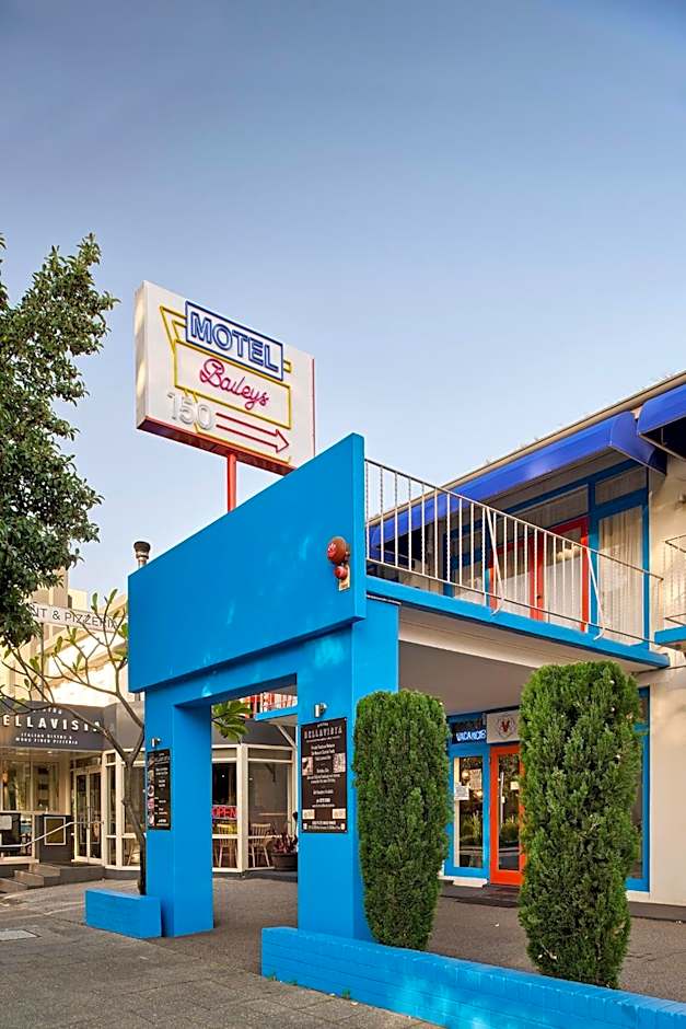 Baileys Parkside Motel by VetroBlu