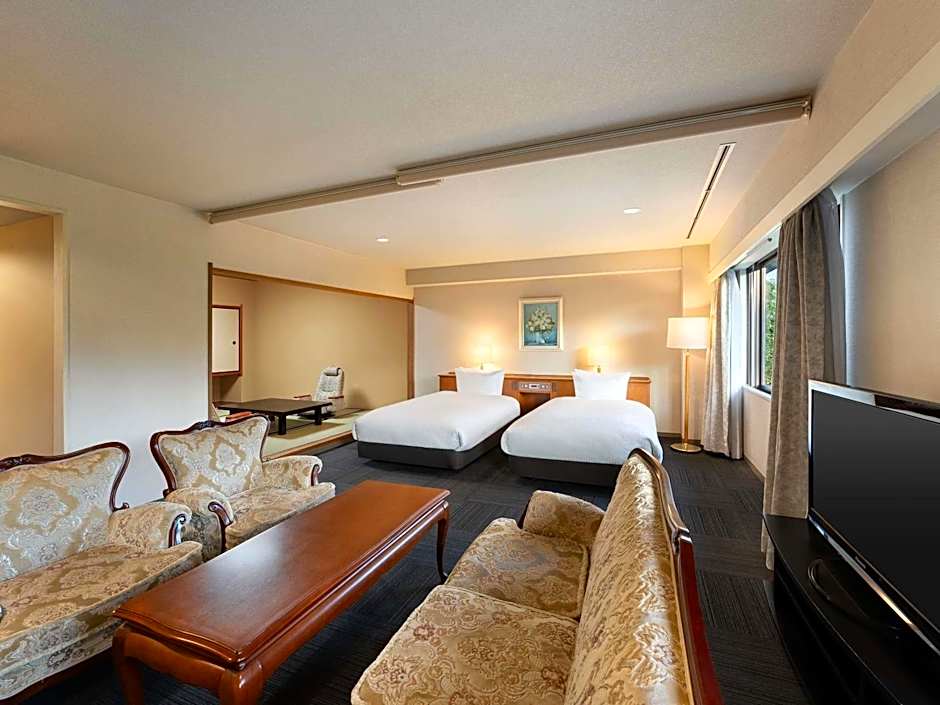 Photo 1 of 4 of Classic Junior 2 Twin Beds Suite