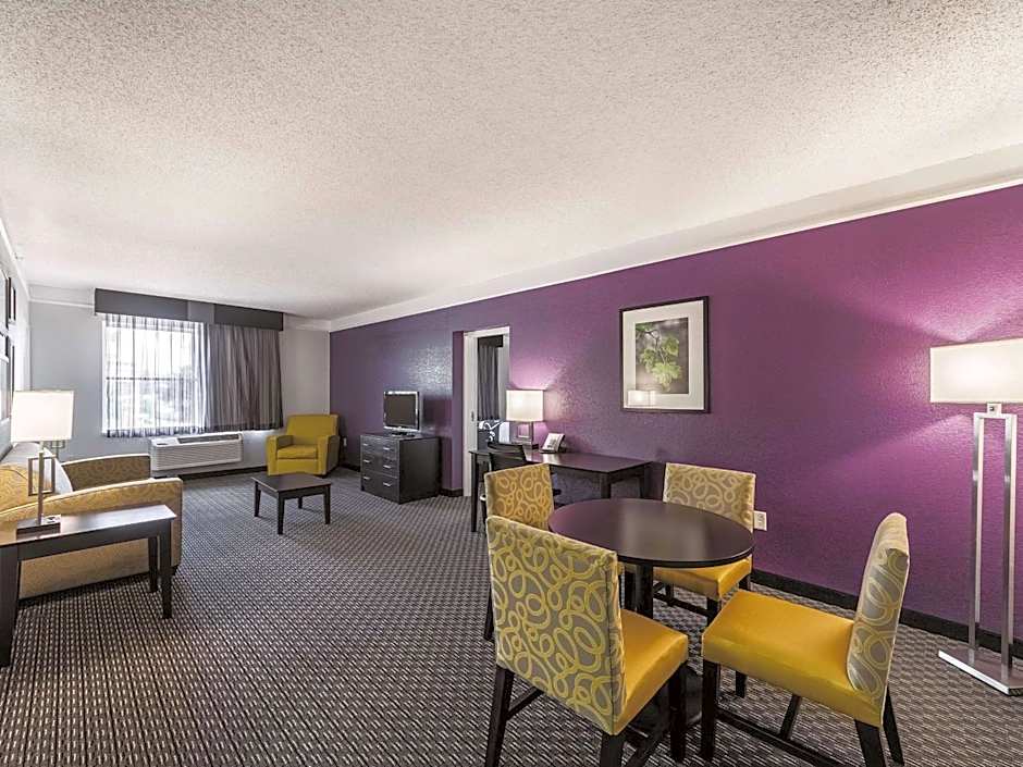 La Quinta Inn & Suites by Wyndham San Antonio Downtown