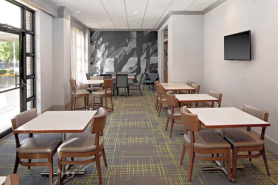 Hampton Inn Louisville Downtown