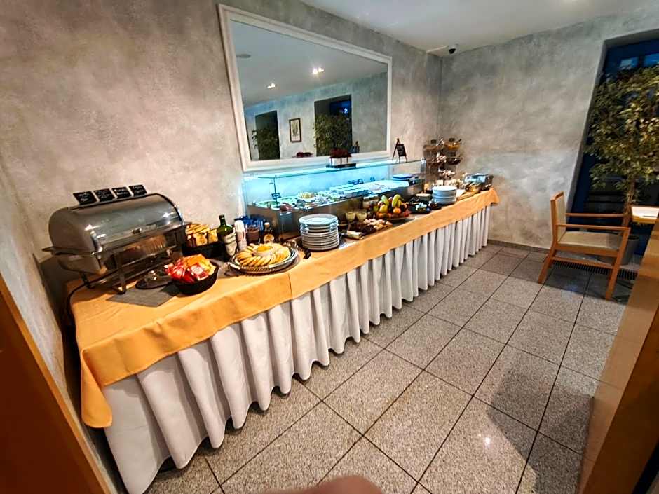 Felicity Garni Hotel