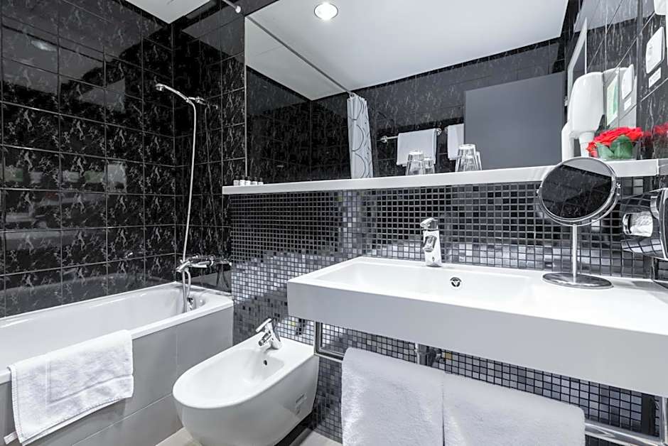Expo Hotel