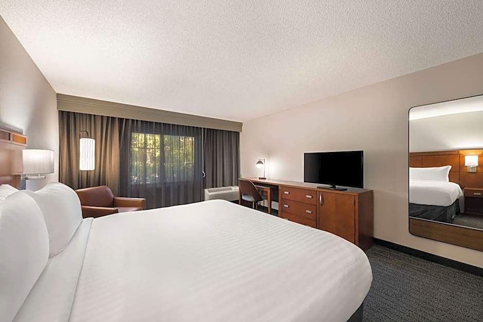 Sonesta Select San Jose Airport