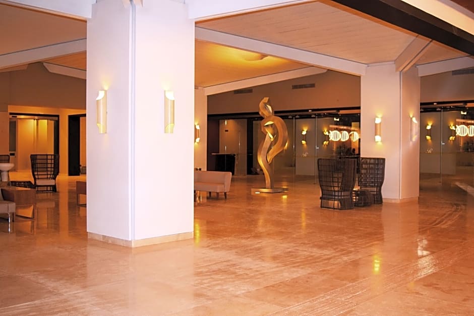 Royalton Blue Waters Autograph All-Inclusive Resor