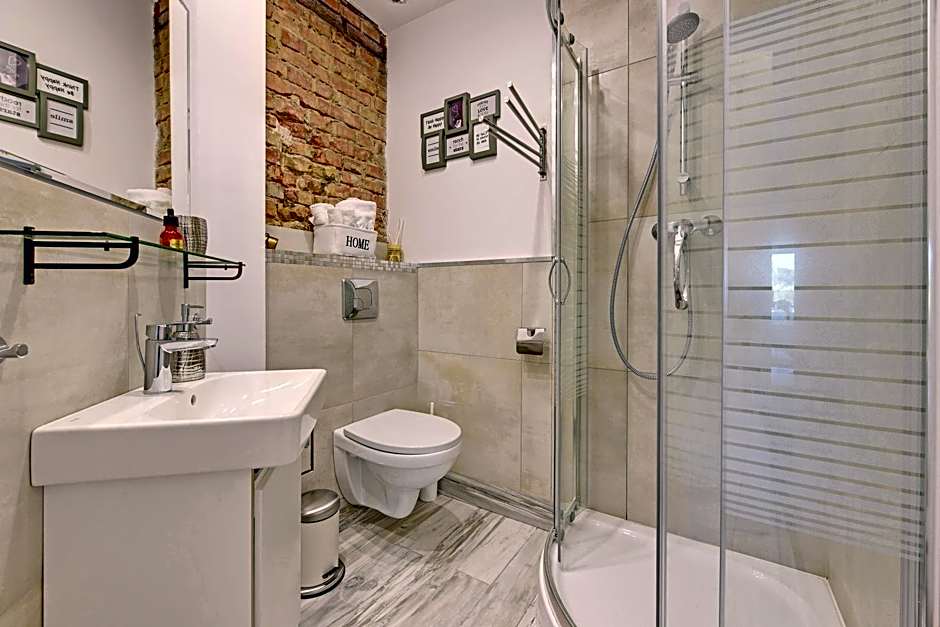 Kamienica Gdynia hotelowe komfortowe łóżka, plaża Orłowo molo