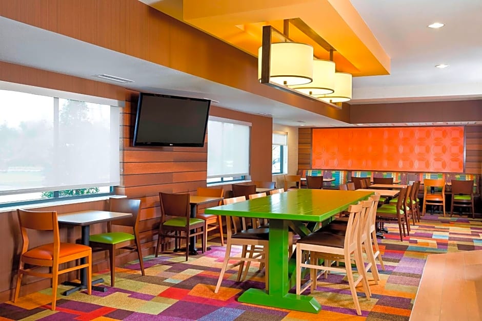 Fairfield Inn & Suites Lexington Keeneland Airport
