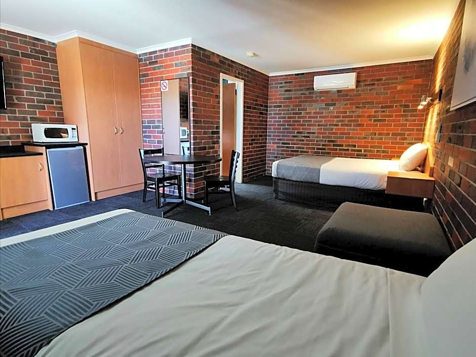 Town House Motor Inn