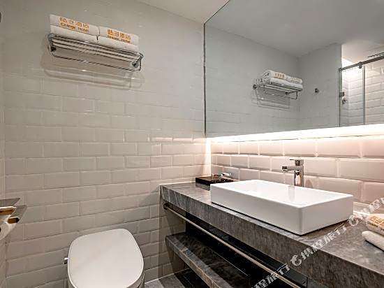Orange Hotel(Ningbo Railway Station Lianfeng Road Store)