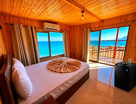 Double or Twin Room with Sea View