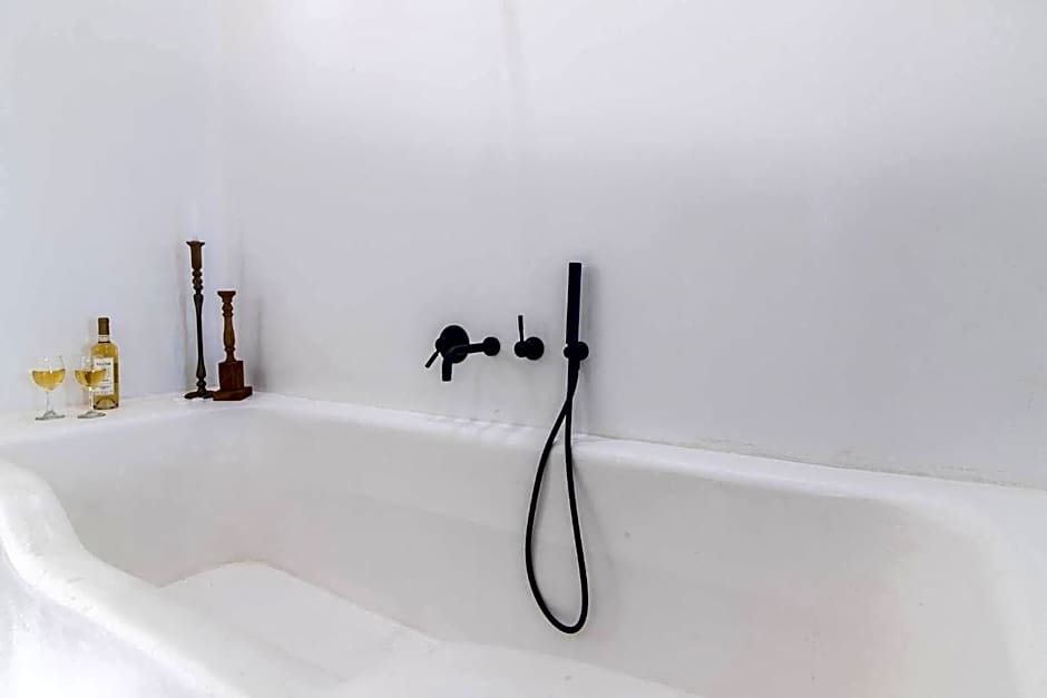 Portara Seaside Luxury Suites