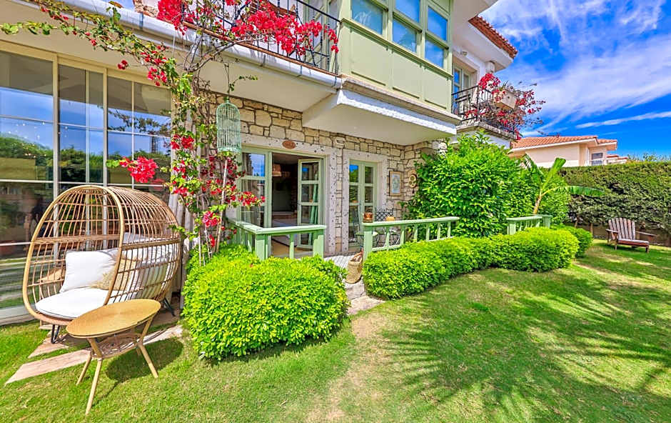 Palas Alacatı - Adult Only