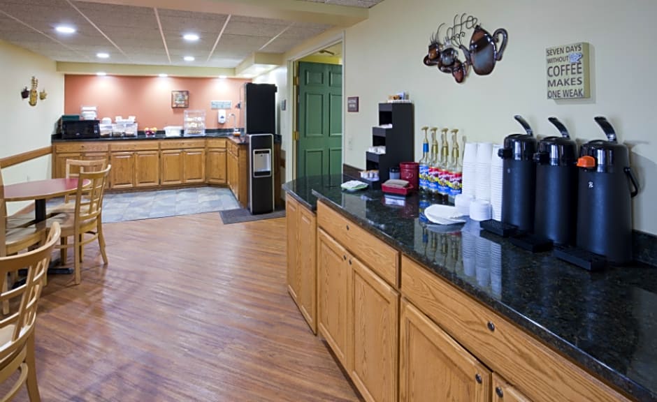Paynesville Inn & Suites