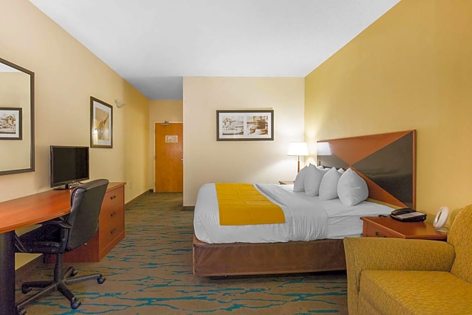 Gateway Hotel & Suites, an Ascend Hotel Collection Member