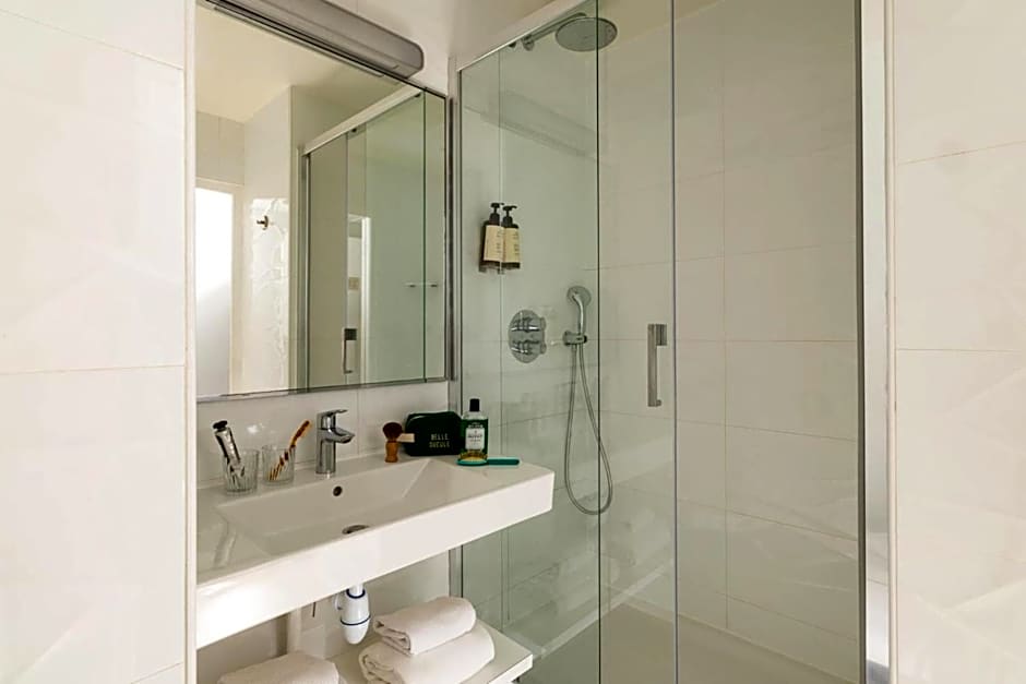 Midnight Hotel Paris