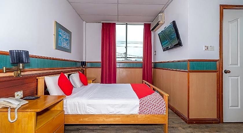 OYO 89864 Hotel Holiday Park