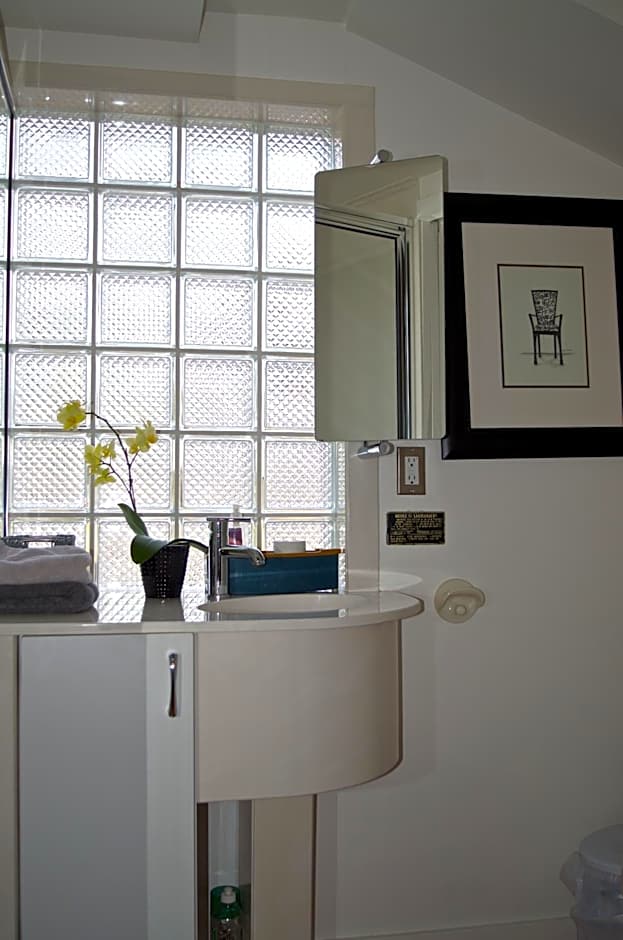 A Float Home B&B in Fisherman’s Wharf